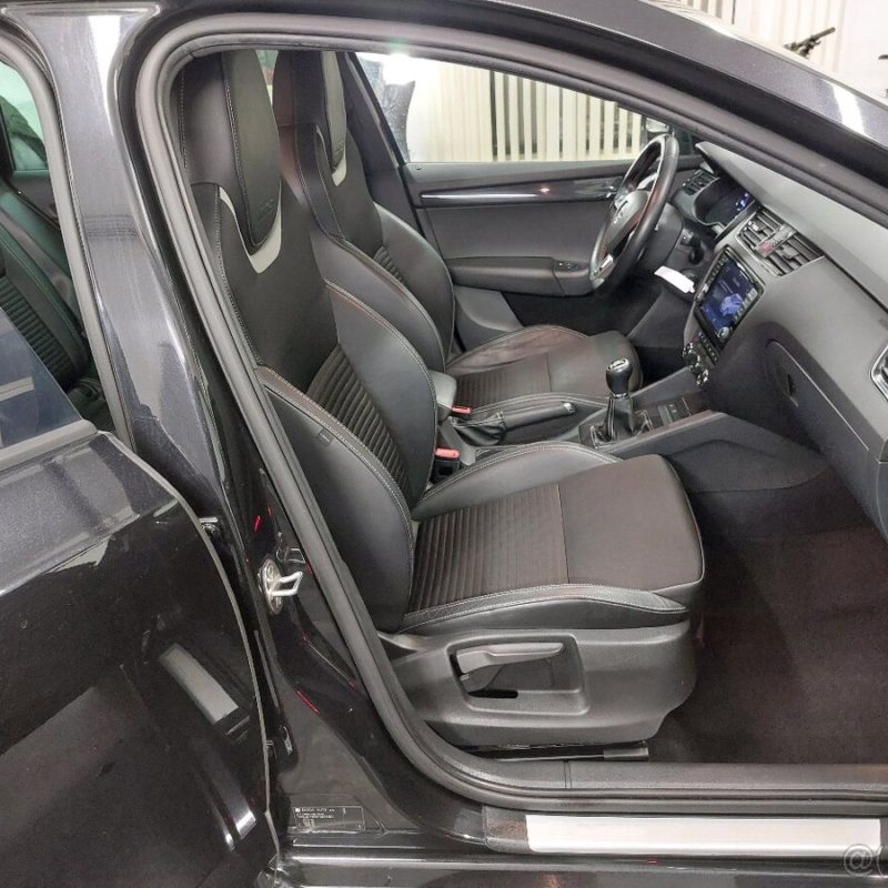 ŠKODA OCTAVIA III RS COMBI•2.0TDI•2014•207tKM - Image 17
