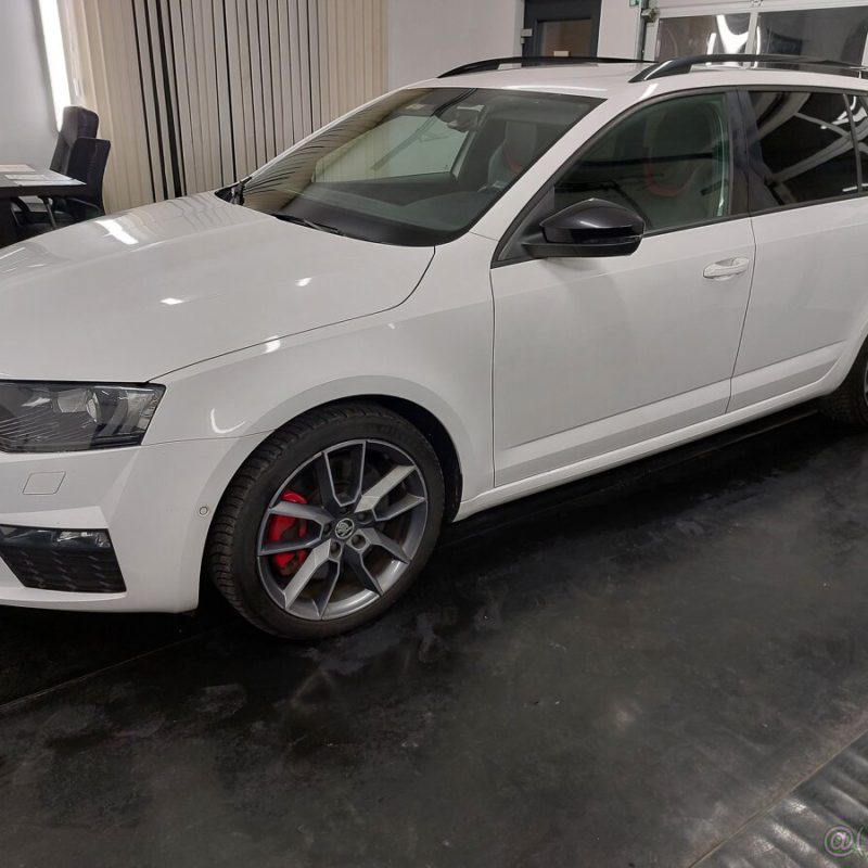 ŠKODA OCTAVIA III RS COMBI DSG•2.0TDI•135kw•2014•191tKM - Image 4