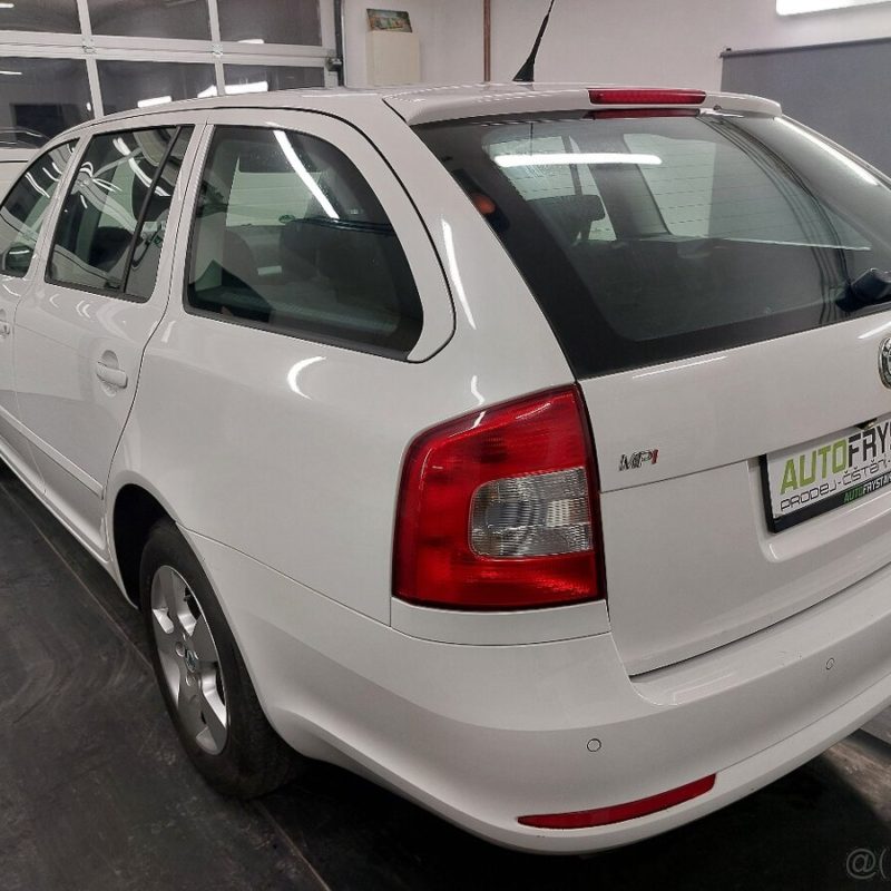 ŠKODA OCTAVIA II COMBI FL•1.6MPI•75KW•2009•188tKM•AMBIENTE - Image 7