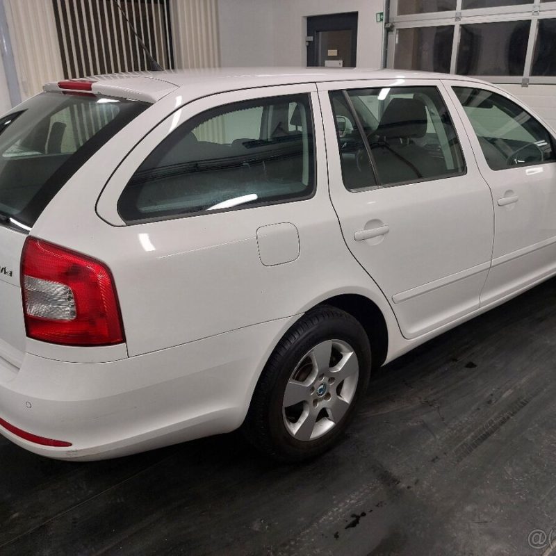ŠKODA OCTAVIA II COMBI FL•1.6MPI•75KW•2009•188tKM•AMBIENTE - Image 10