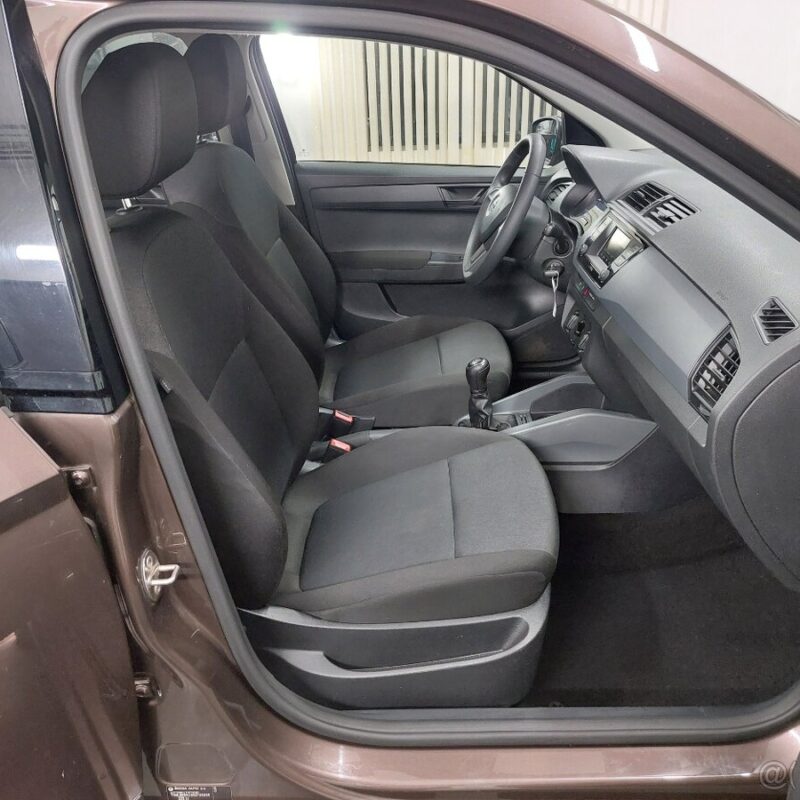 ŠKODA FABIA III COMBI • 1.2TSI • 66KW • 2016 • 132tKM • ACTIVE - Image 17
